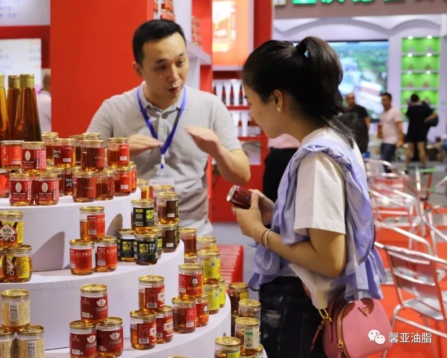 馨田惊艳亮相中国重庆餐饮连锁加盟/食材博览会（2019），受到各界领导莅临参观(图3)