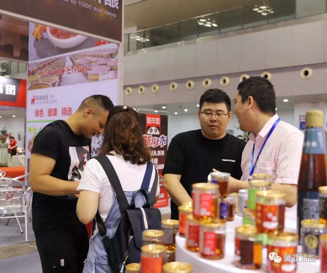 馨田惊艳亮相中国重庆餐饮连锁加盟/食材博览会（2019），受到各界领导莅临参观(图5)